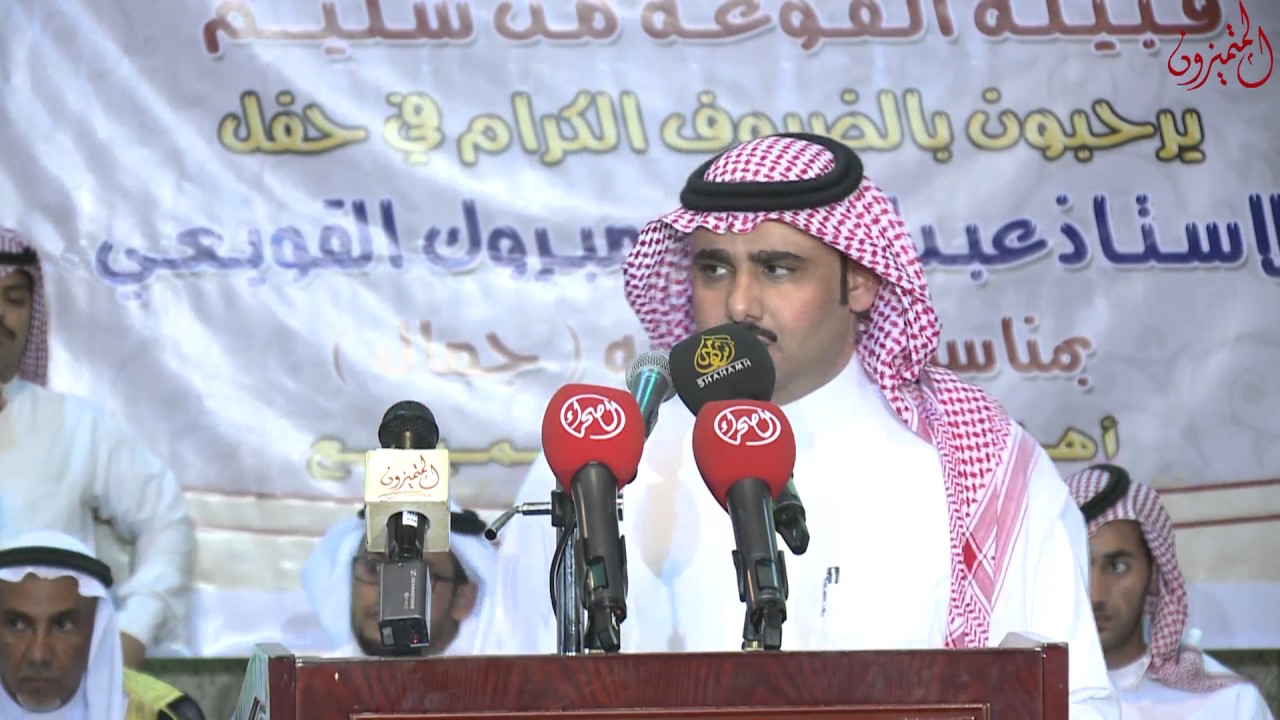 طاروق بين الشاعرين حبيب العازمي و صقر سليم في حفل زواج الشاب جمال عبدالناصر القويعي