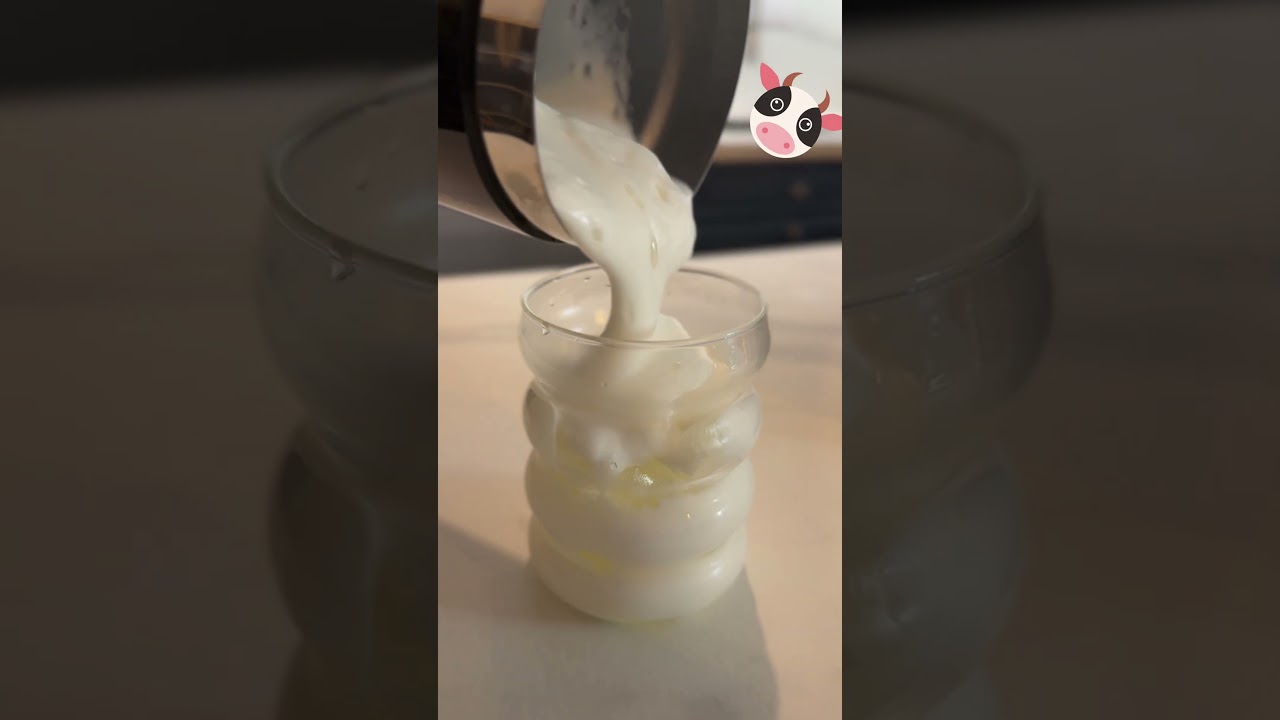 Vote en commentaire 👉 lait de vache ou lait d'amande ? #matcha #matchalatte #recette #recettematcha