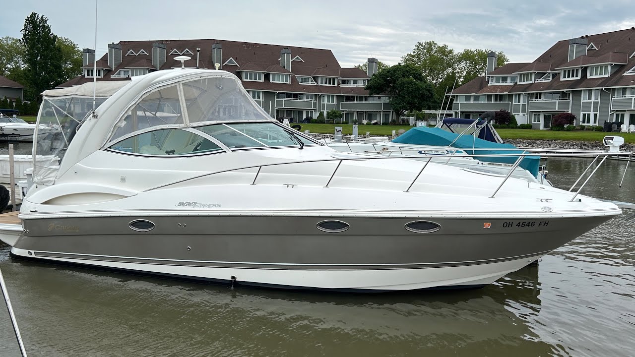 2006 Cruisers Yachts 300 Express for Sale in Sandusky, OH. Asking; $74,900 *SOLD*