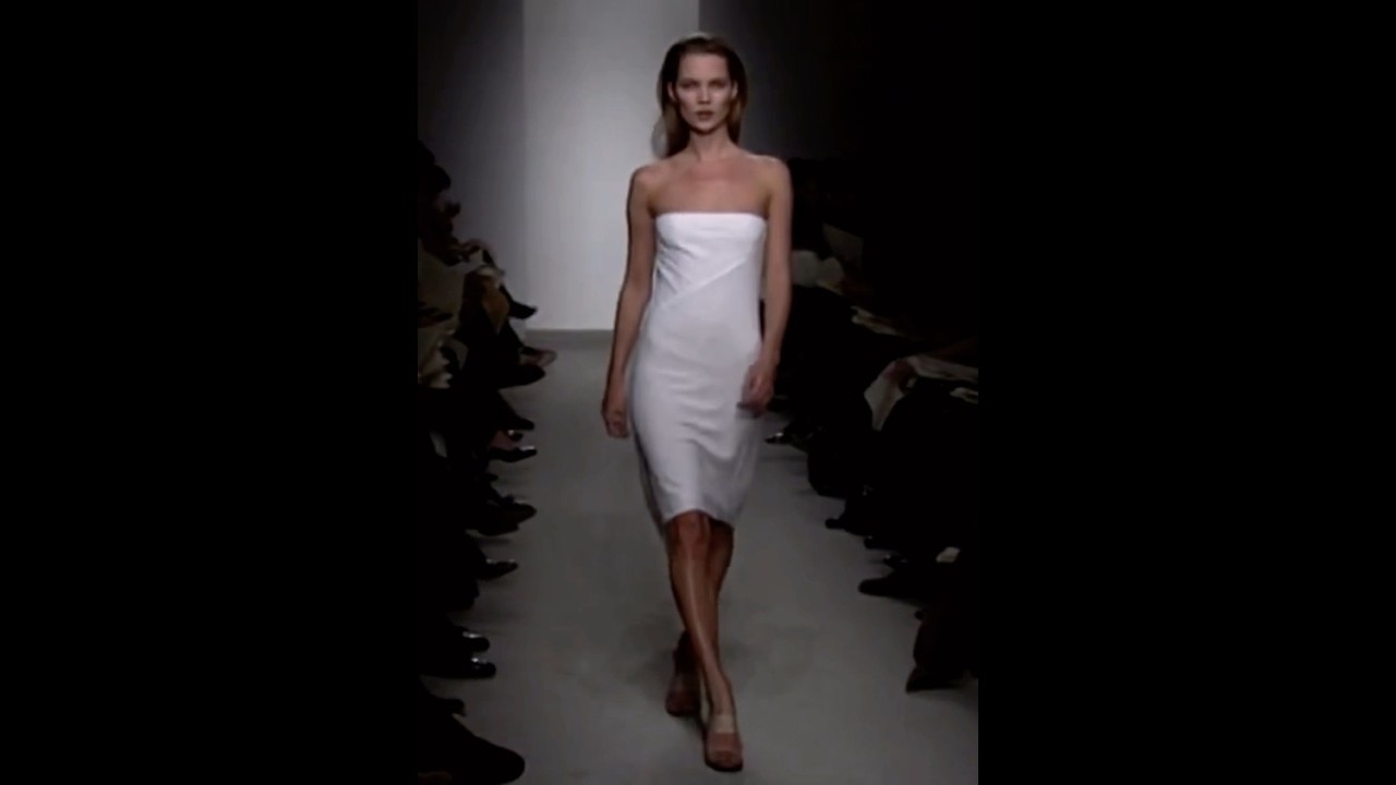 #katemoss #90s #90smodel #90sfashion #everythingvogue #fashion #runway #shortvideo #shorts #catwalk