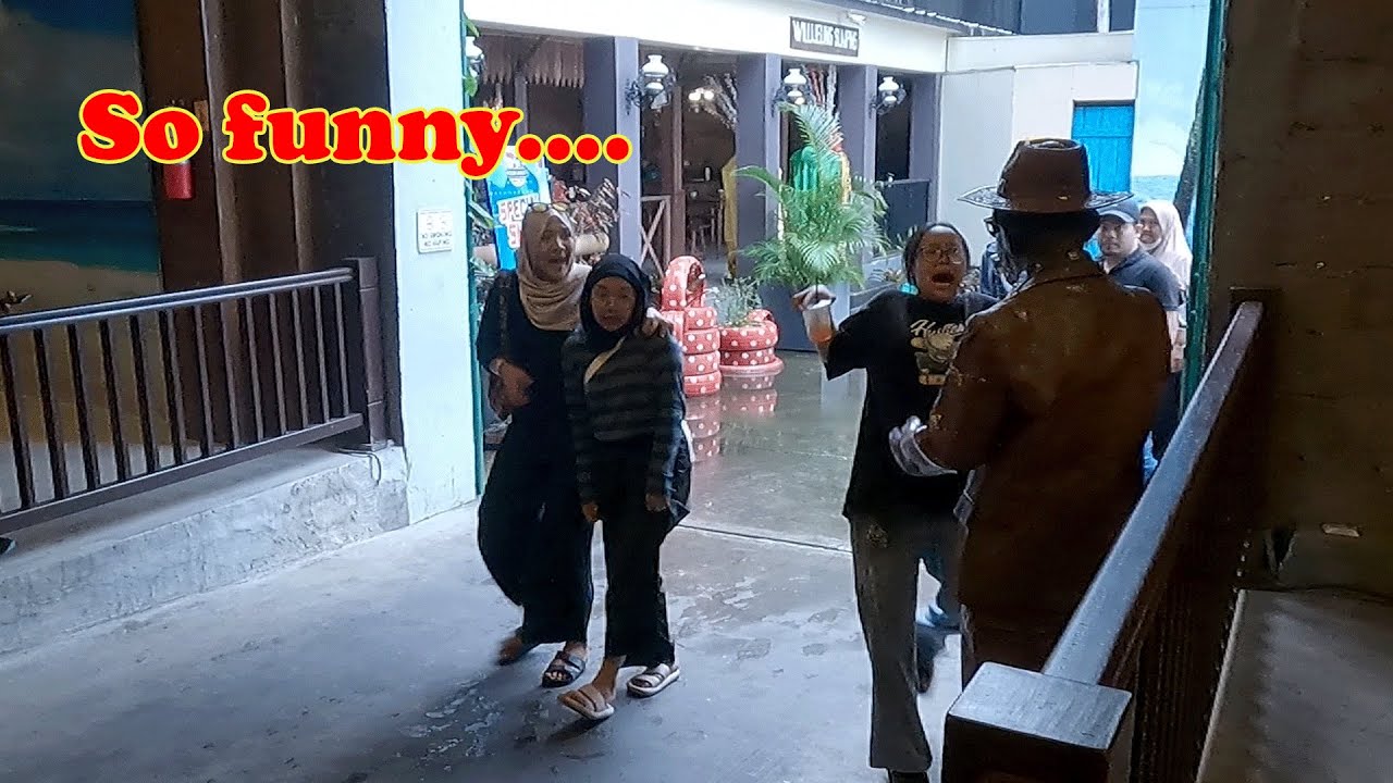 Really surprised...!! Human statue prank