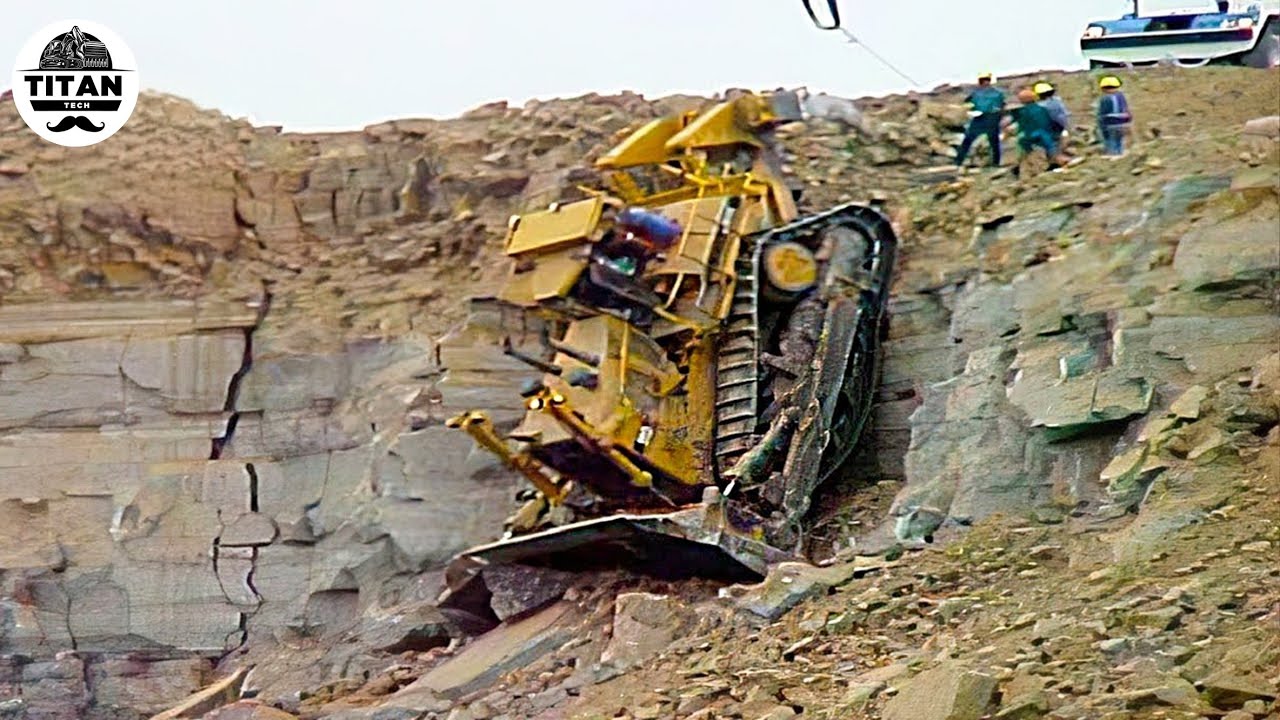 Dangerous Idiots Fastest Truck & Heavy Equipment Fails | Extreme Oversized Truck Transport #103