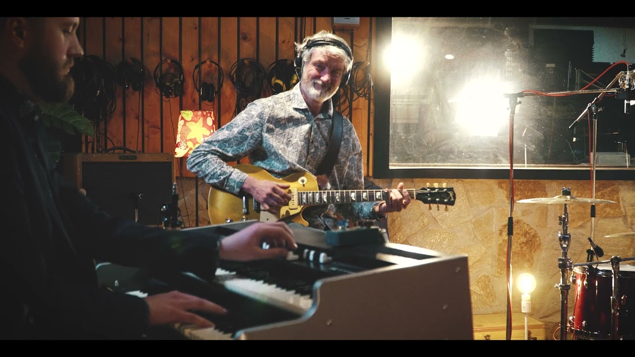 SISA Brothers  NO LIGHT   ( Guest  Alex Auer)