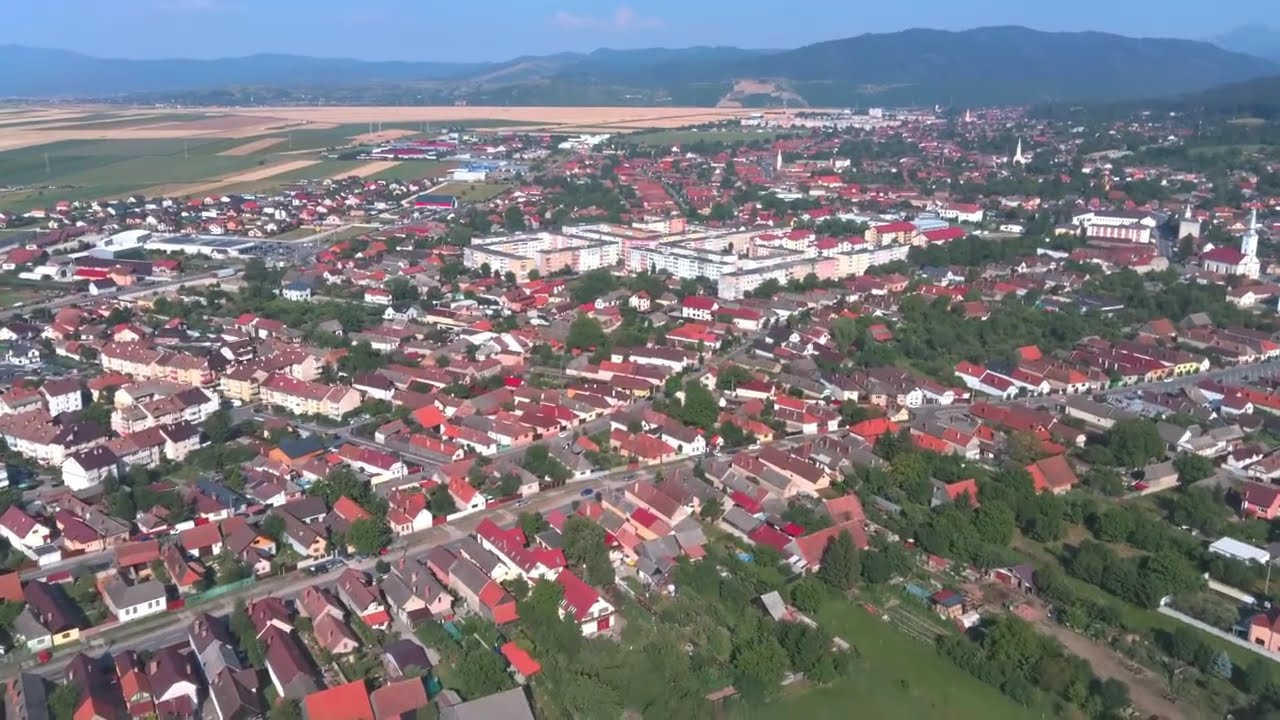 Descoperă Săcele, Brașov – Vederi aeriene spectaculoase în 4K!