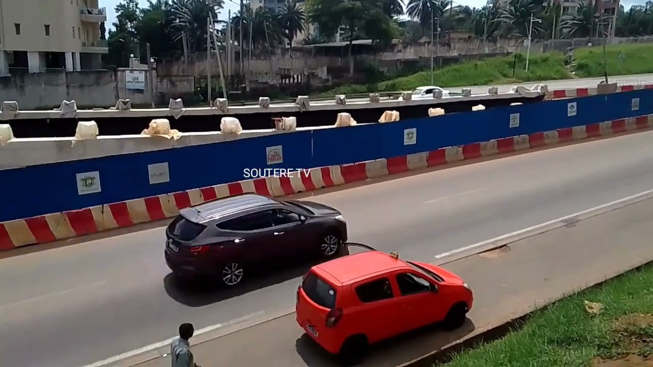 Abidjan : Pont au-dessus du Pont . L'Échangeur du Lycée Technique (Ligne BRT)