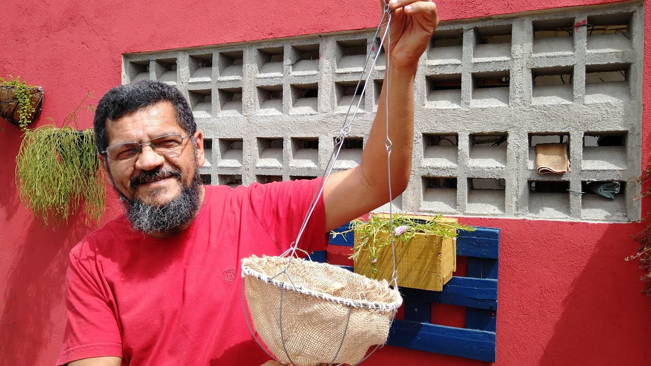 Revestindo uma cesta de arame com JUTA (estopa).