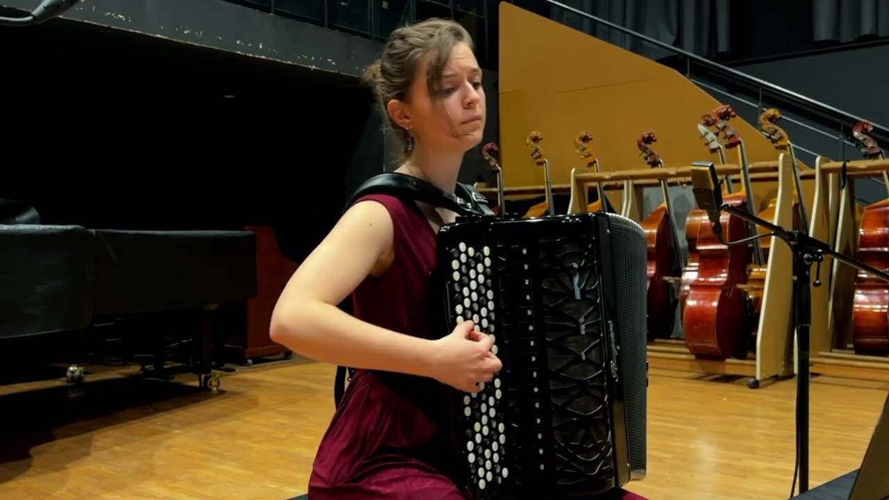 Sequenza XIII, Chanson - Luciano Berio (Julia Sinoimeri, Accordéon)