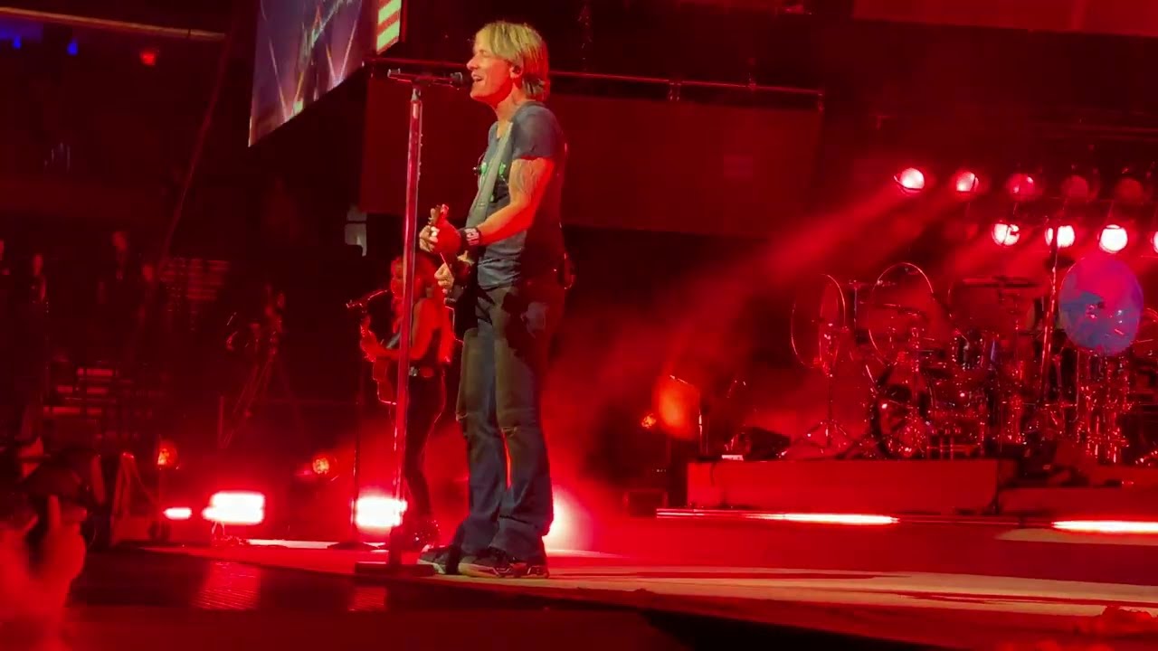 Keith Urban - Heart Like A Hometown - 10/17/2025