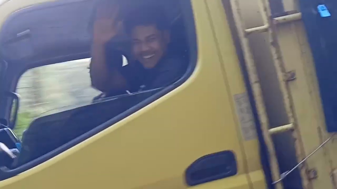 Sosok penampakan dibody truk canter saat ditanjakan kedabuhan