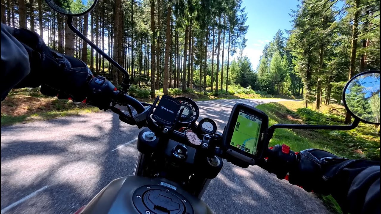 Balade avec ma Royal Enfield Scram 411 dans les Vosges...elle arrive à monter les cols ! 😀✌