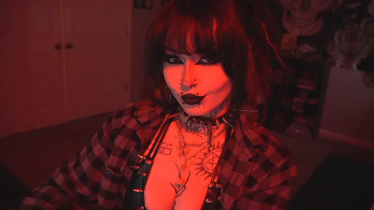 Yandere Mommy sneaks in to watch you sleep