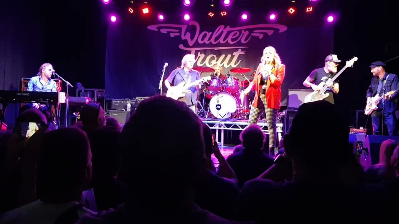 Elles Bailey/Walter Trout - Love me like a man