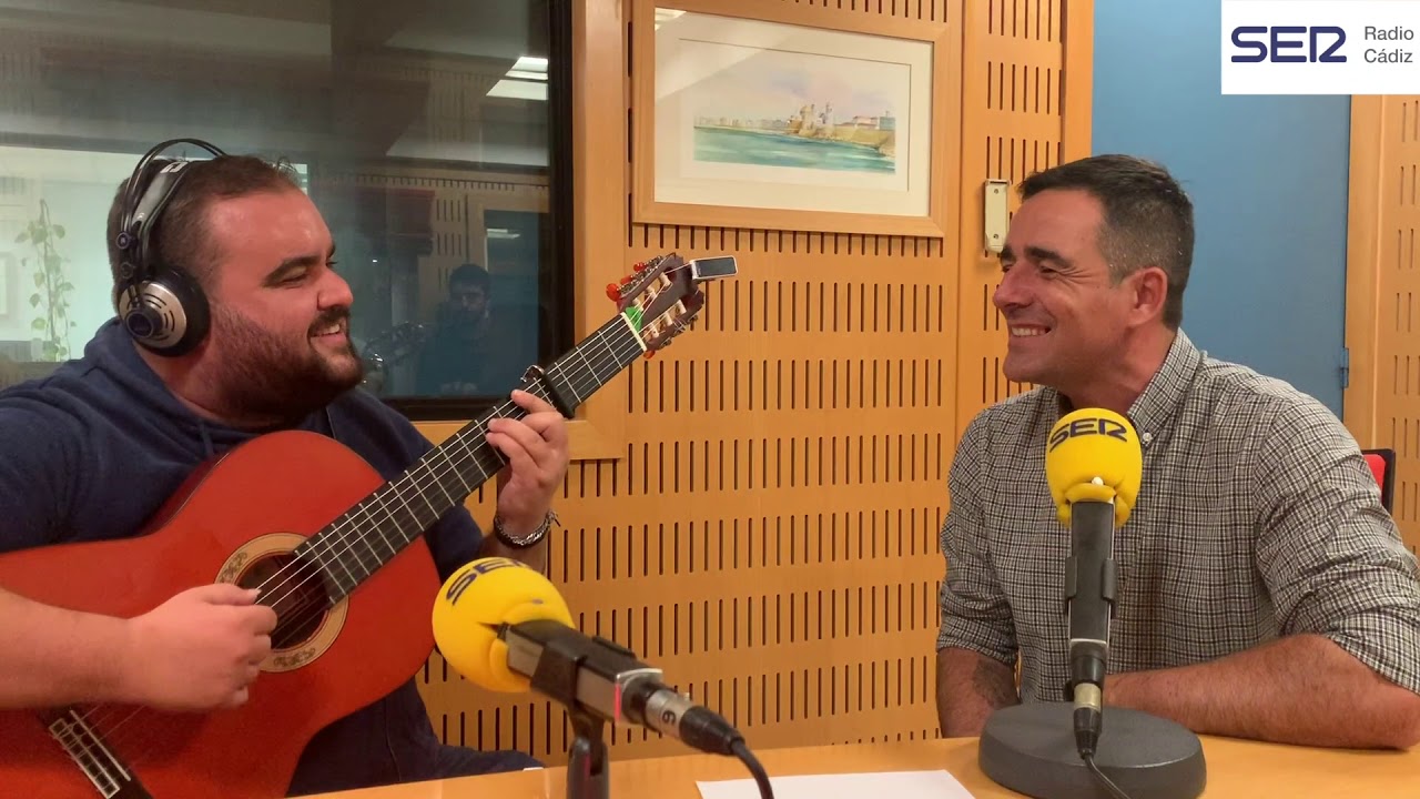 Dani Obregón y Manolín Santander cantan Los Mafiosos en recuerdo a Juan Carlos Aragón