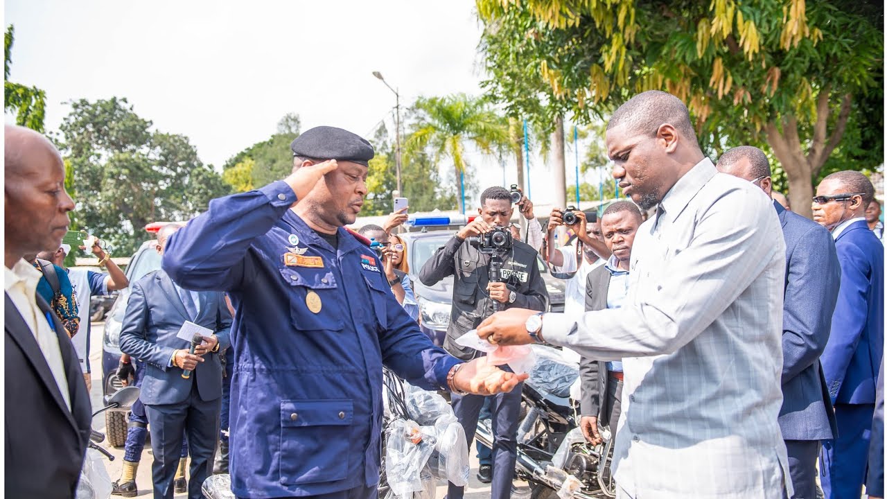 🔴 Kongo Central : Le Gouverneur Grâce Bilolo dote les services de sécurité en véhicules et motos 🚔🚨