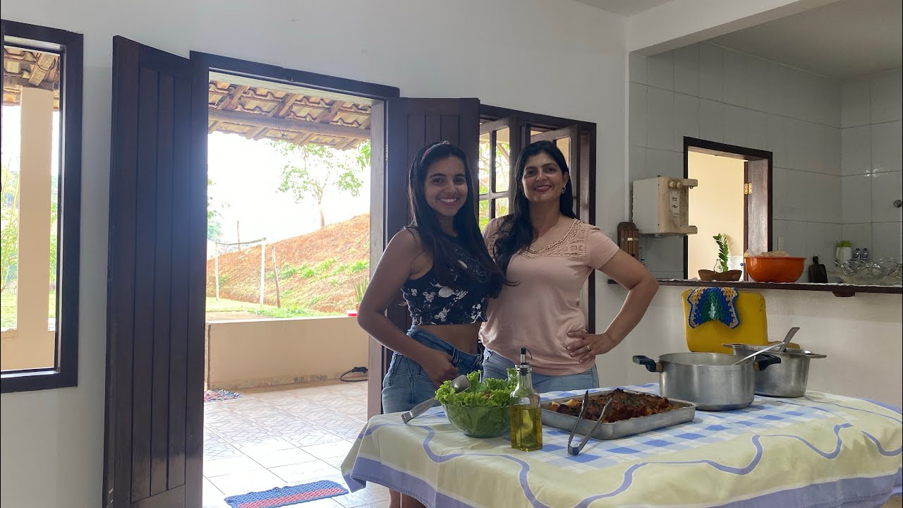 RECEITA: MAMINHA COM MANDIOCA NO FORNO A LENHA!! #roça #receita #receitafacil
