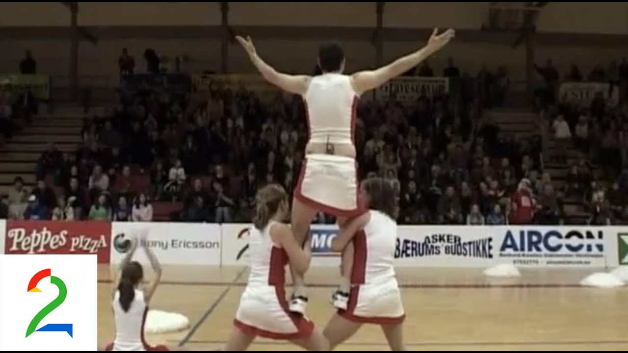 Harald prøver seg som cheerleader