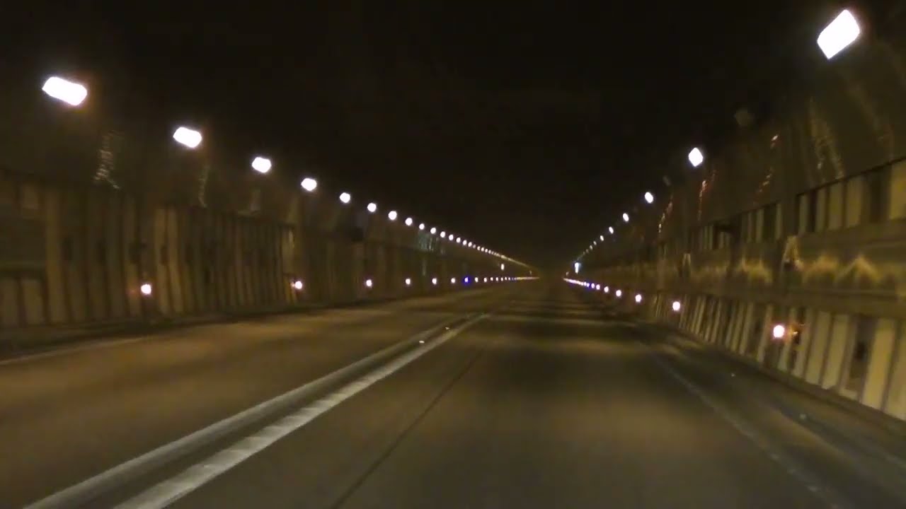 Attraversamento del tunnel del Frejus dal versante italiano a quello francese