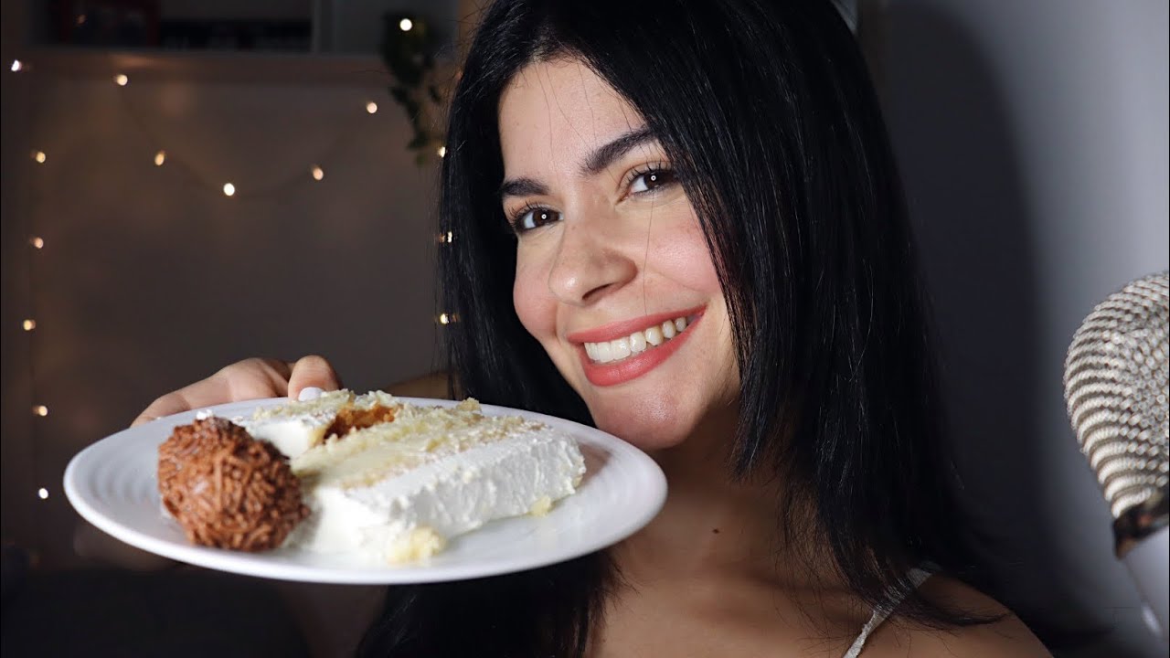 ASMR COMENDO BOLO E BRIGADEIRO