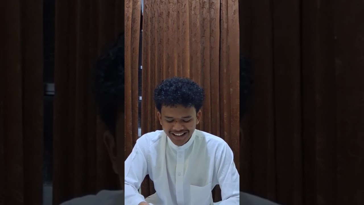 Ade Noval Hasbi membacakan/melantunkan syair dan mengartikan kitab ta'alim muta'alim (hal 6 dan 10)