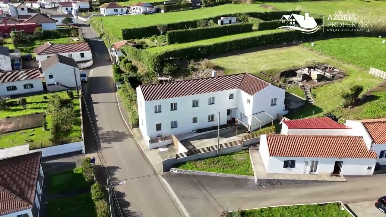 Exclusive 6-bedroom villa in Praia do Almoxarife – Where the Sea and the Mountain Embrace