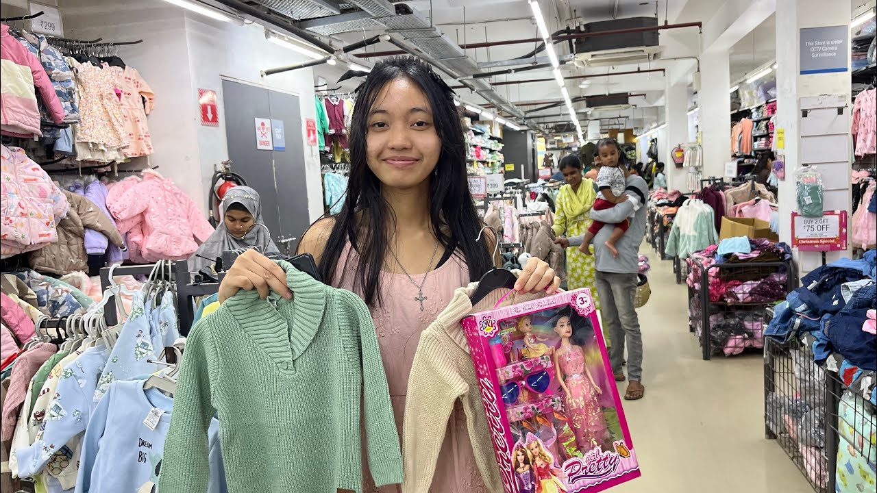 Christmas Shopping For Her Kids 😂