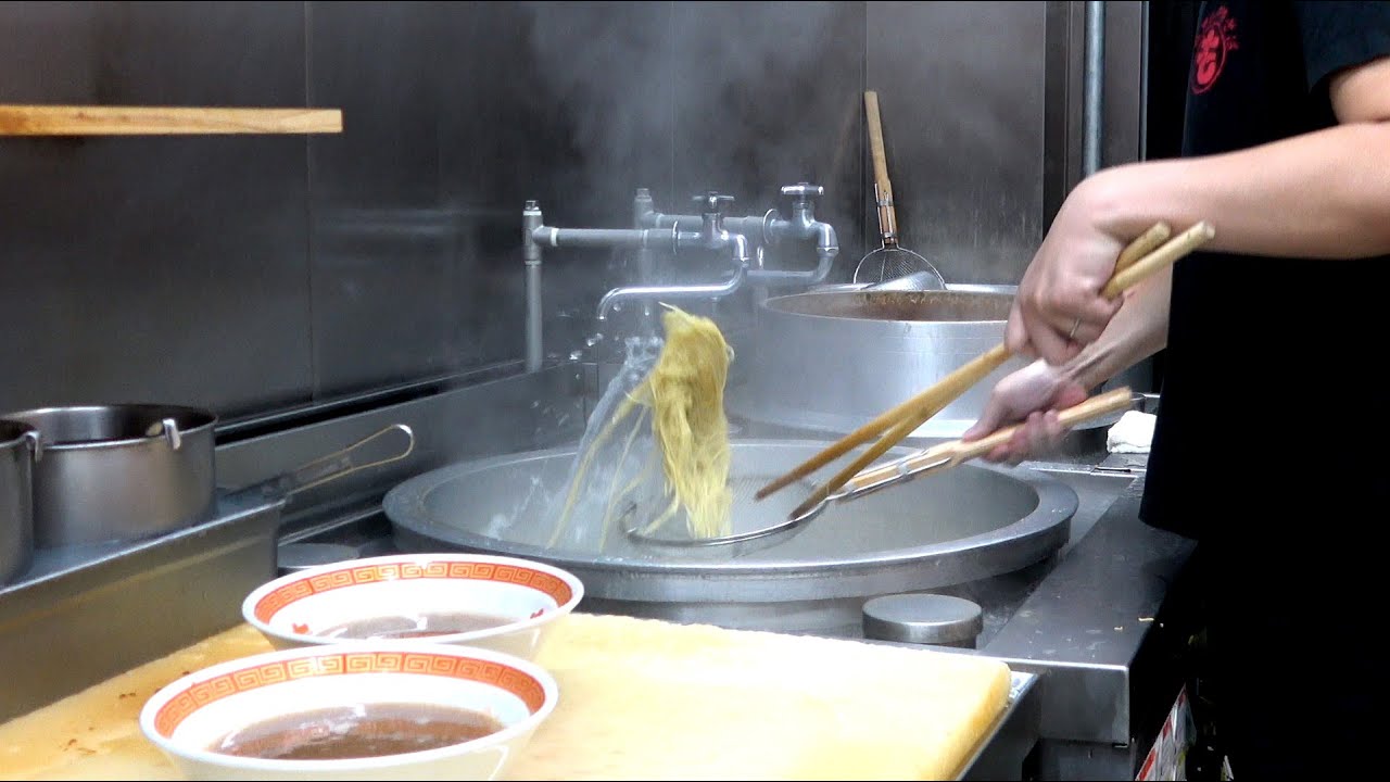 お昼時過ぎても満席！神戸市民が愛してやまないラーメン屋 神戸の中華そば もっこす 兵庫店【神戸グルメ】 ｜Japanease Food Ramen