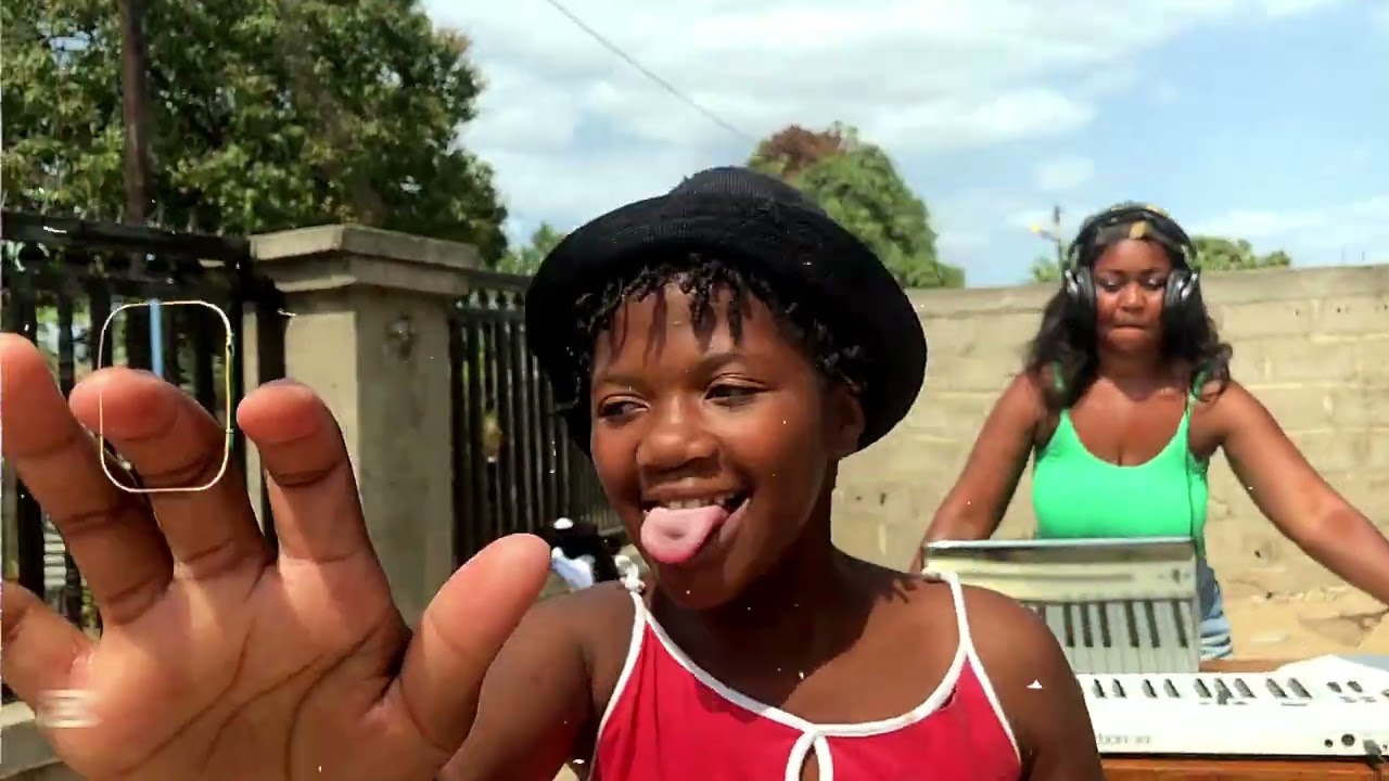 EMILSON SON _ UTADLA NTXUVUKU _ Best Amapiano ( Official Music ) Scott Maphuma For MZ MIX