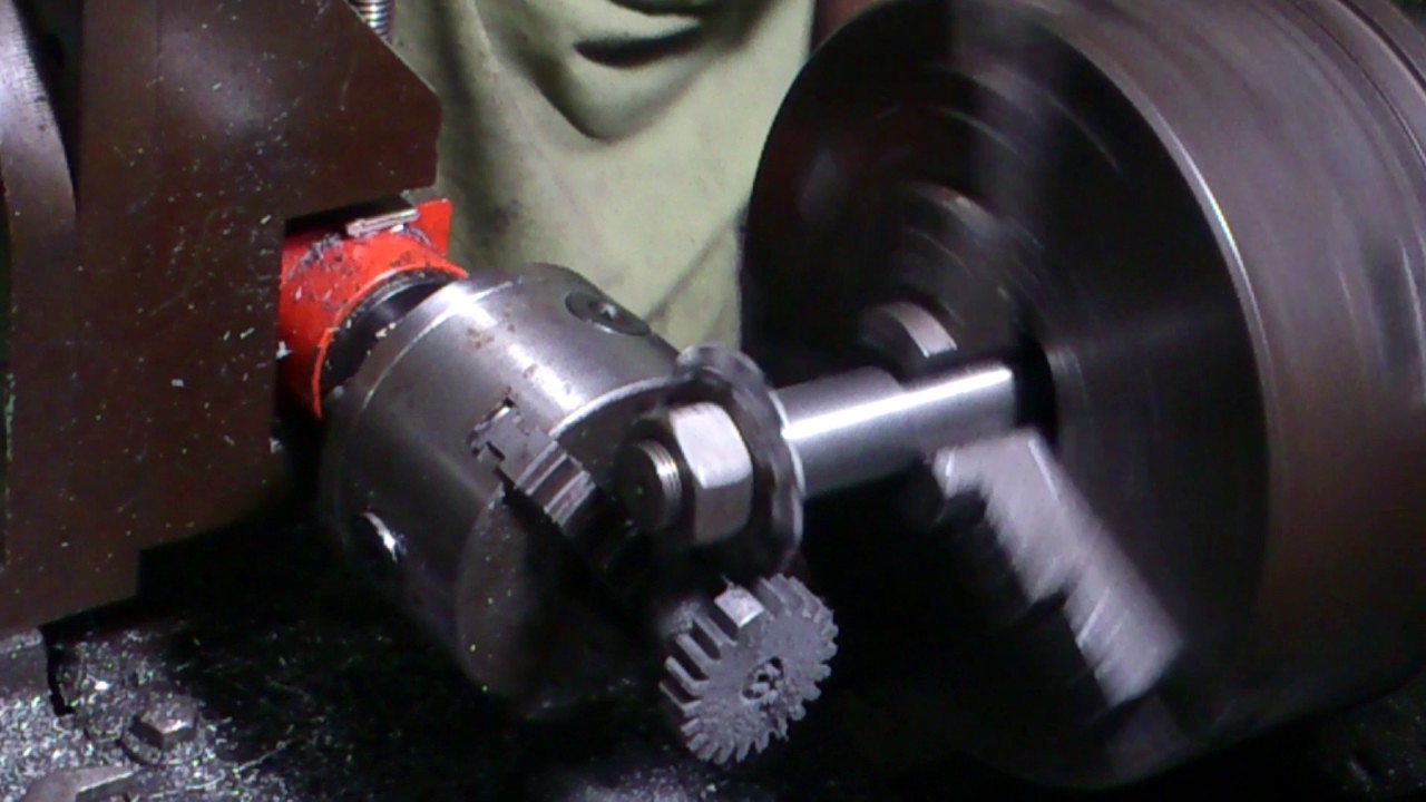 Fresando no torno o último dente da engrenagem no torno mecânico!! Cutting Gear Teeth On The Lathe