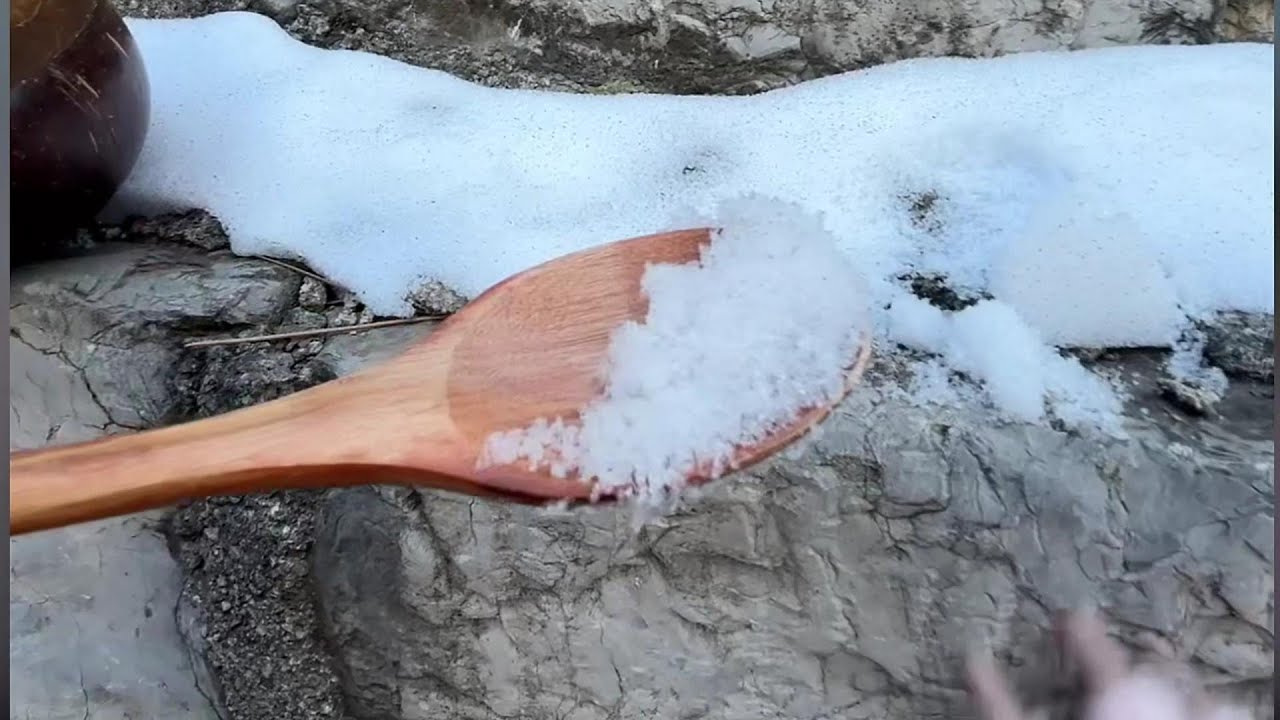 野生妹ASMR 挖一勺子雪，有谁想尝尝