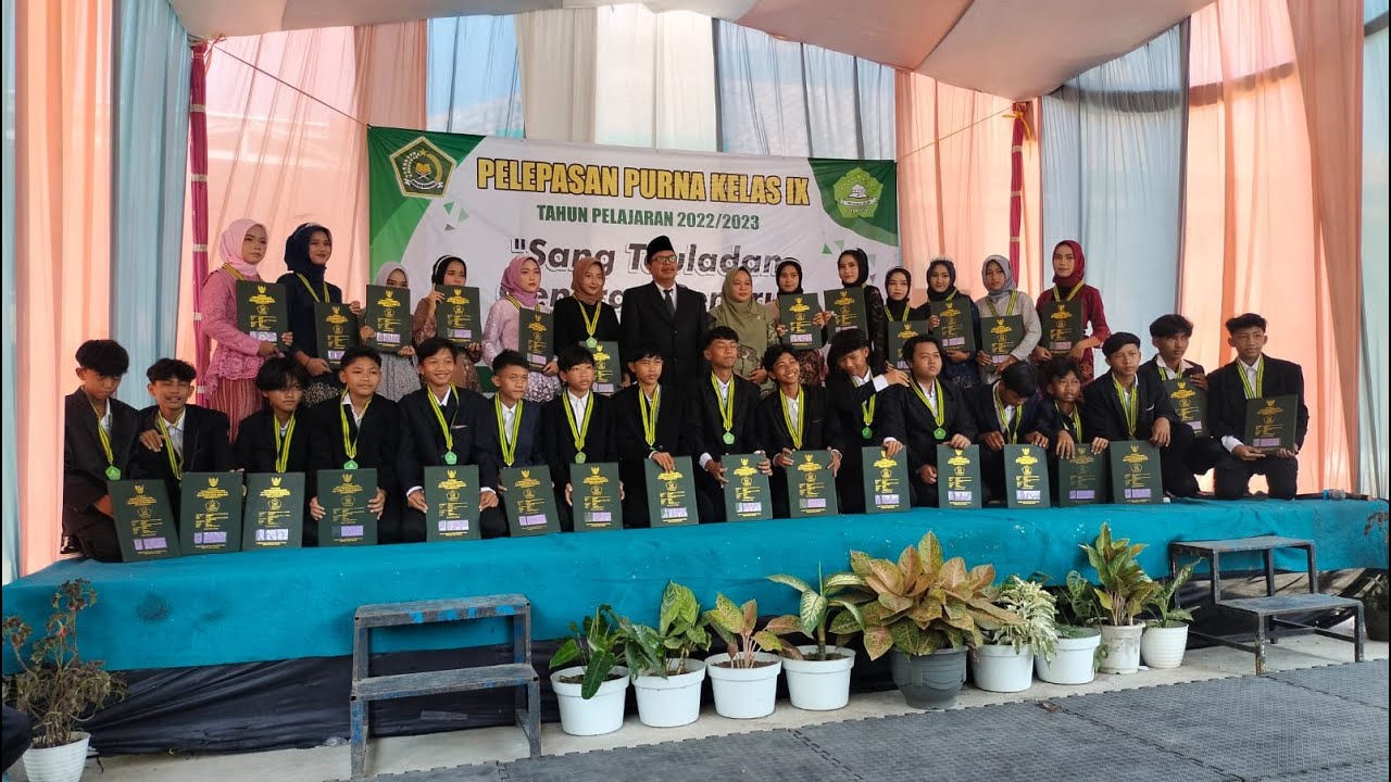 PROSESI WISUDA KELAS 9C SISWA MTS NURUL ULUM JEMBAYAT 2023