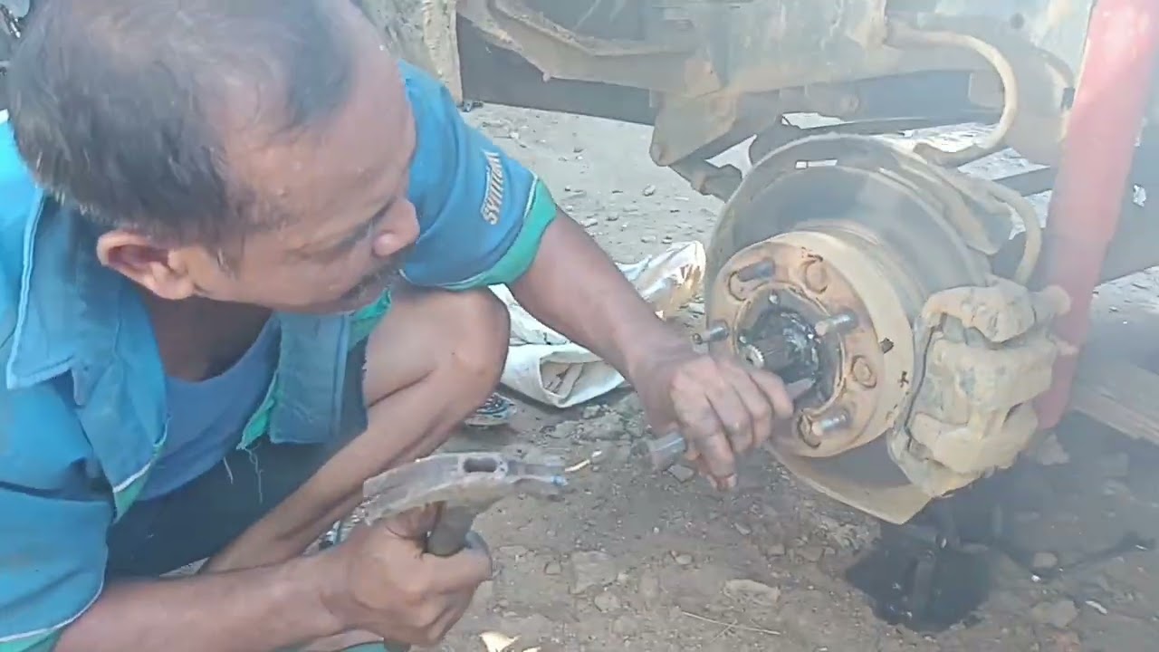 pengantian bering roda depan mobil helen