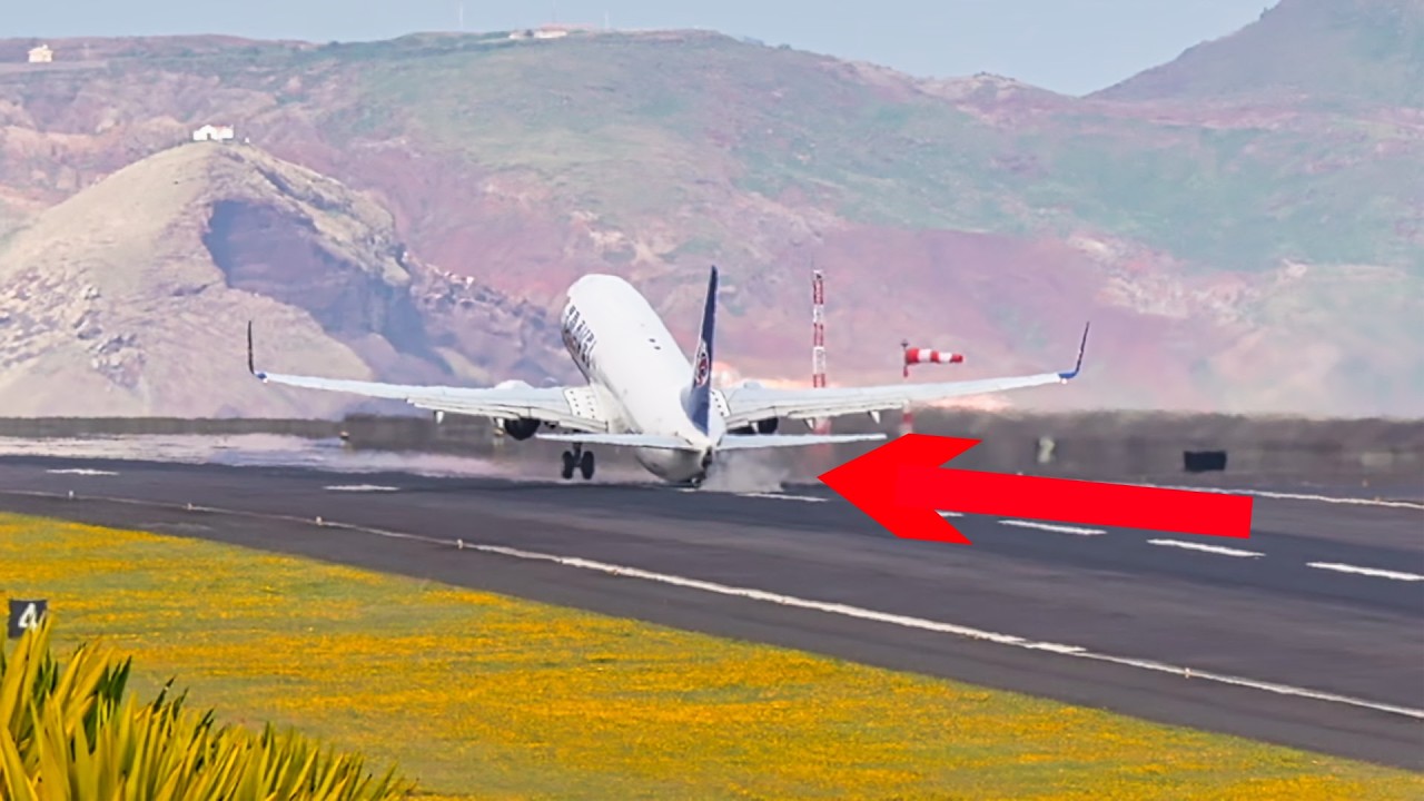 TAILSTRIKE BOEING 737-900ER Smartwings at Madeira Airport