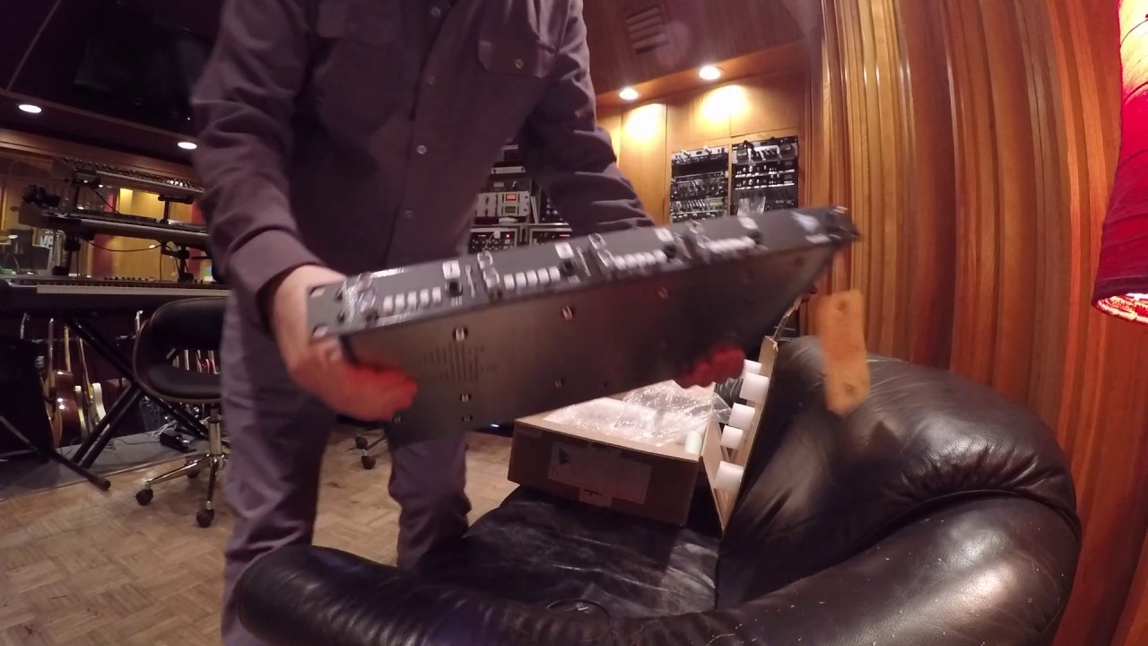 API 3124V Mic Preamp Unboxing