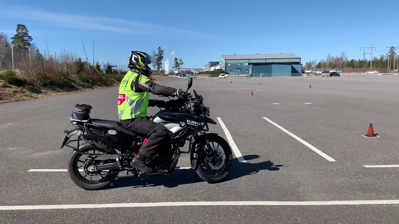 Motlutning lågfartsbanan uppkörning motorcykel