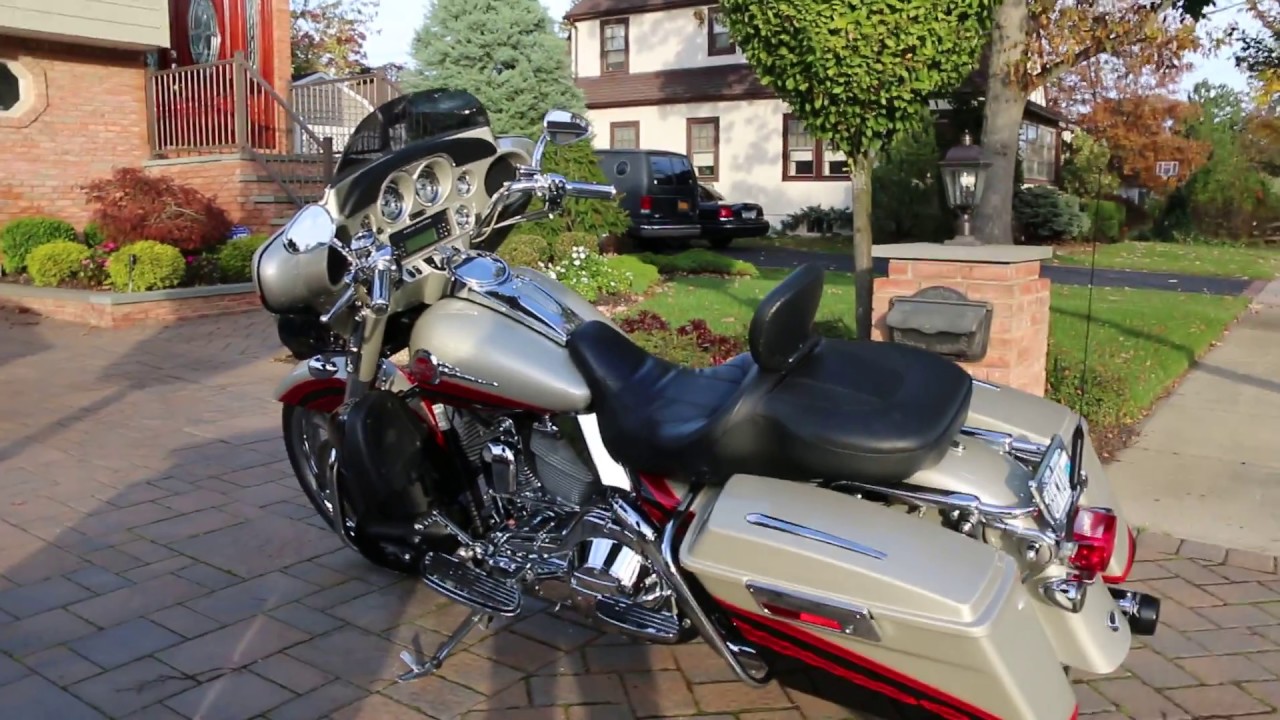 2006 Harley Davidson FLHTCUSE CVO Screamin Eagle Ultra Classic Electra Glide For Sale