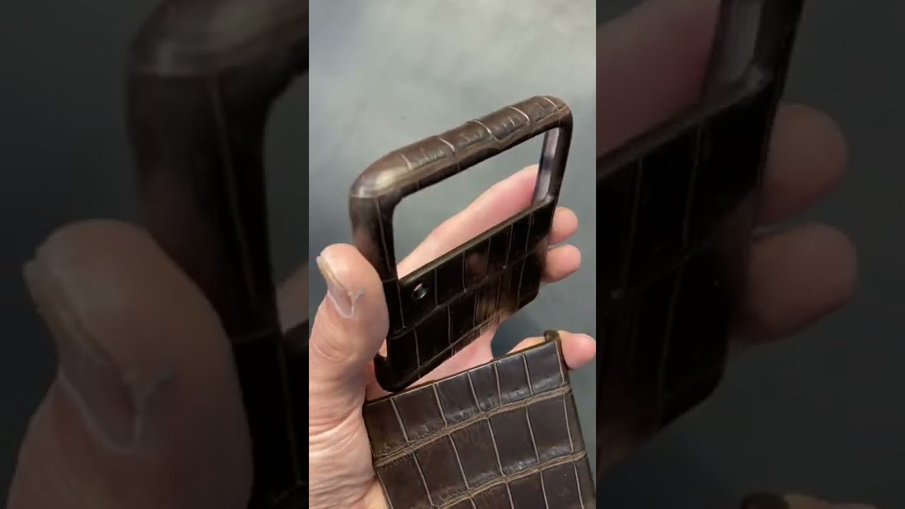 Чехол обтянутый кожей крокодила на Samsung flip 3 ручной работы