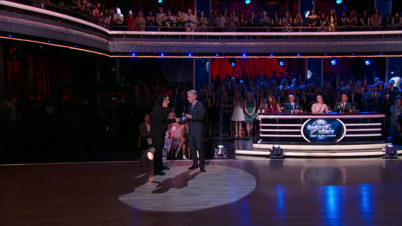 DESCENDANTS 2 PERFOMANCE  DANCING WITH THE STARS