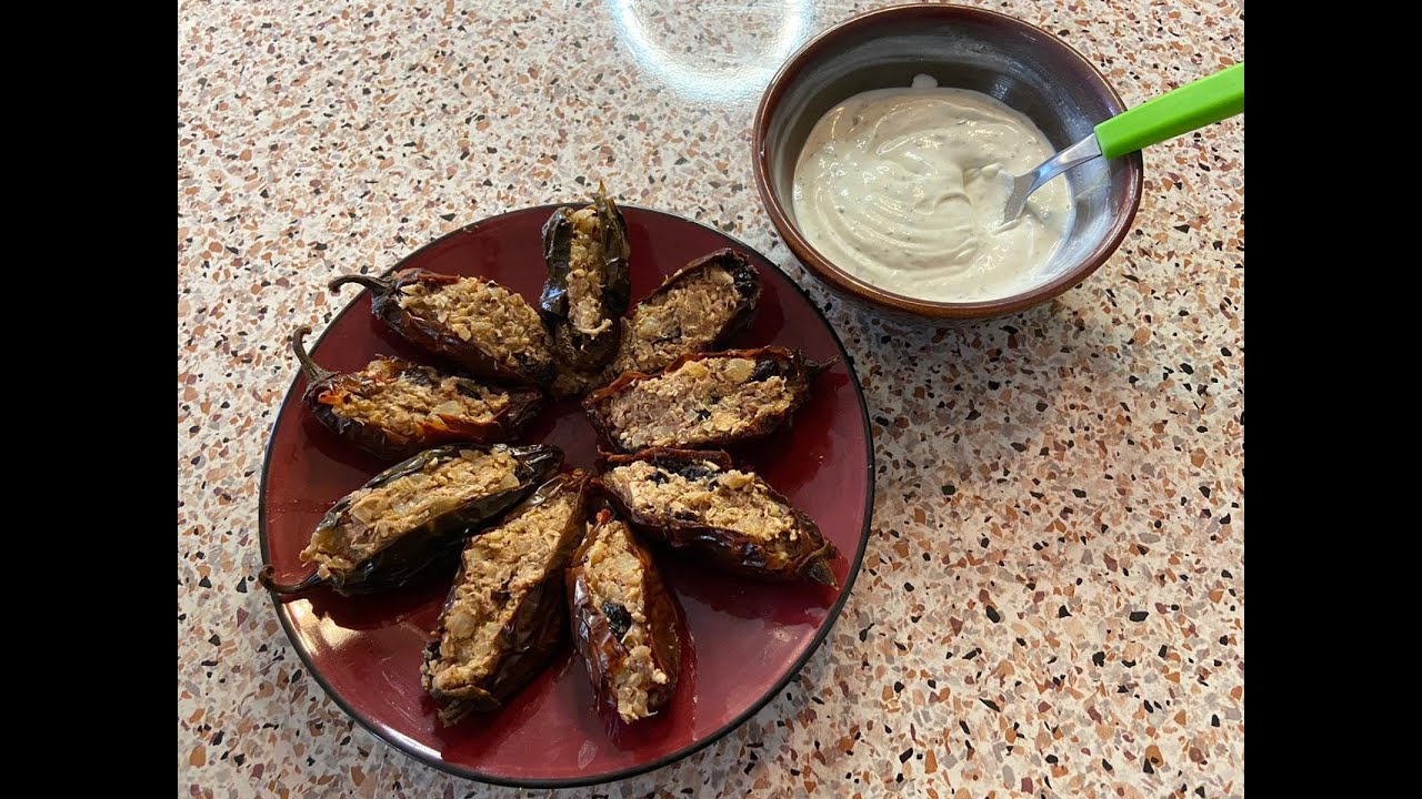 Chiles chipotles rellenos.