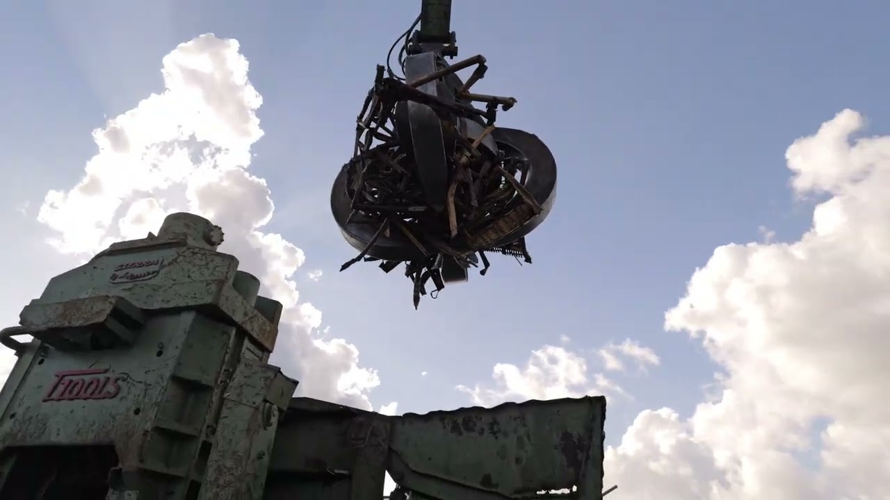 Expert level; this is how you work with heavy machinery. learn from the best!