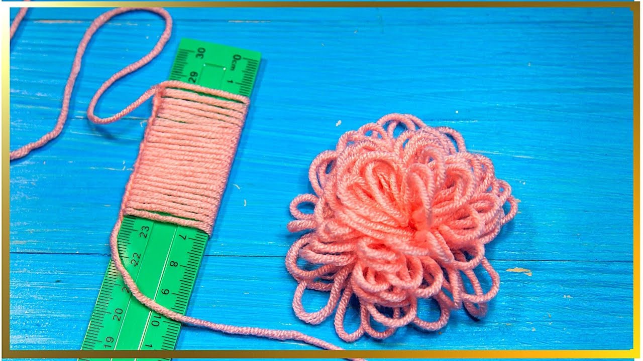 Impara come un semplice righello ti pu&oacute; aiutare a creare un fiore di lana facilissimo da realizzare!