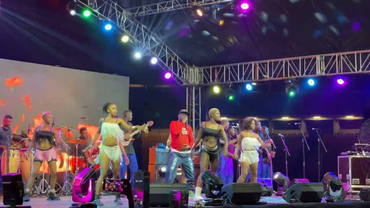 PETIT PAYS RABBA RABBI - Concert Live au Stade Ahmadou Ahidjo 2023