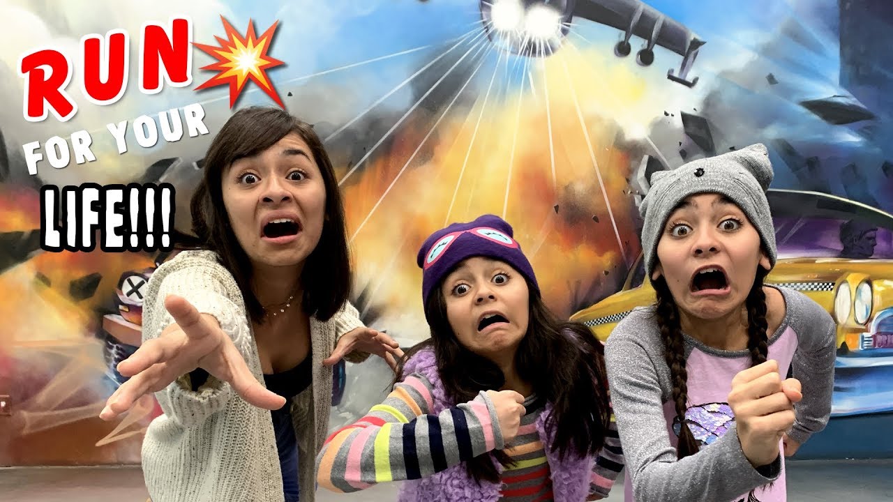 Funny Movie Photo Challenge - Museum of Illusions Los Angeles - Vlog It // GEM Sisters