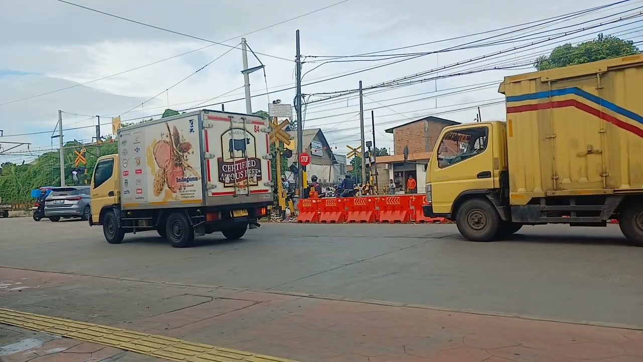 Suasana Pagi (Isra Mi'raj 16/Jan/26) KRL Commuter Line Simpang Volvo Pejaten Timur Pasar Minggu #krl