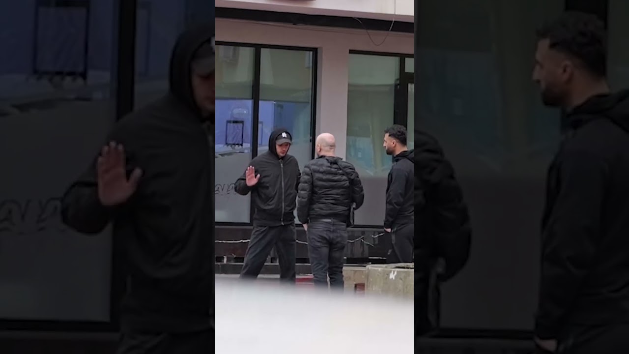 Erik Lloshi p&euml;rballet papritur me nj&euml; situat&euml; t&euml; pazakont&euml;.
