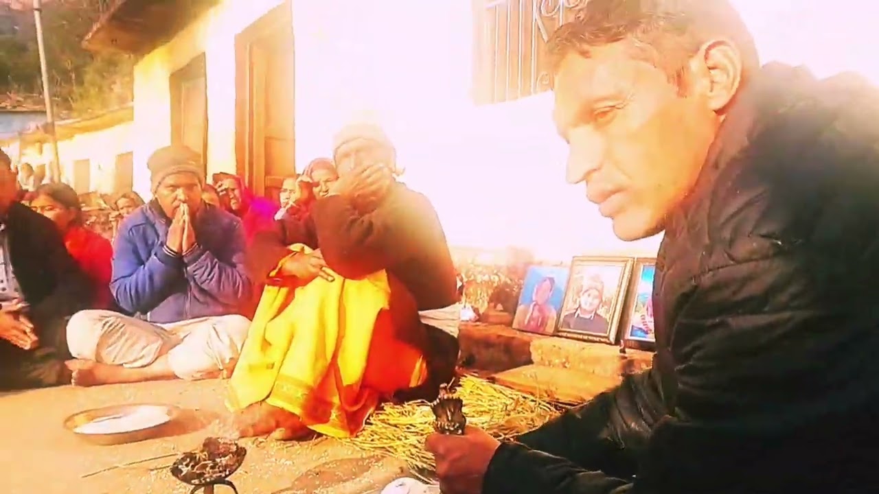 हमारे उत्तराखंड के गांव मे ऐसे ही पितृदेवताओं को नचाते हैं। #uttarakhand @Tatsatyoutubebloger 