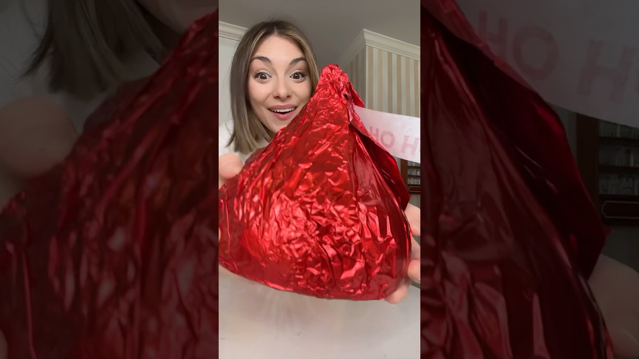 Biggest vs smallest Hershey&rsquo;s kiss! 🍫🤩 #comedy #chocolate