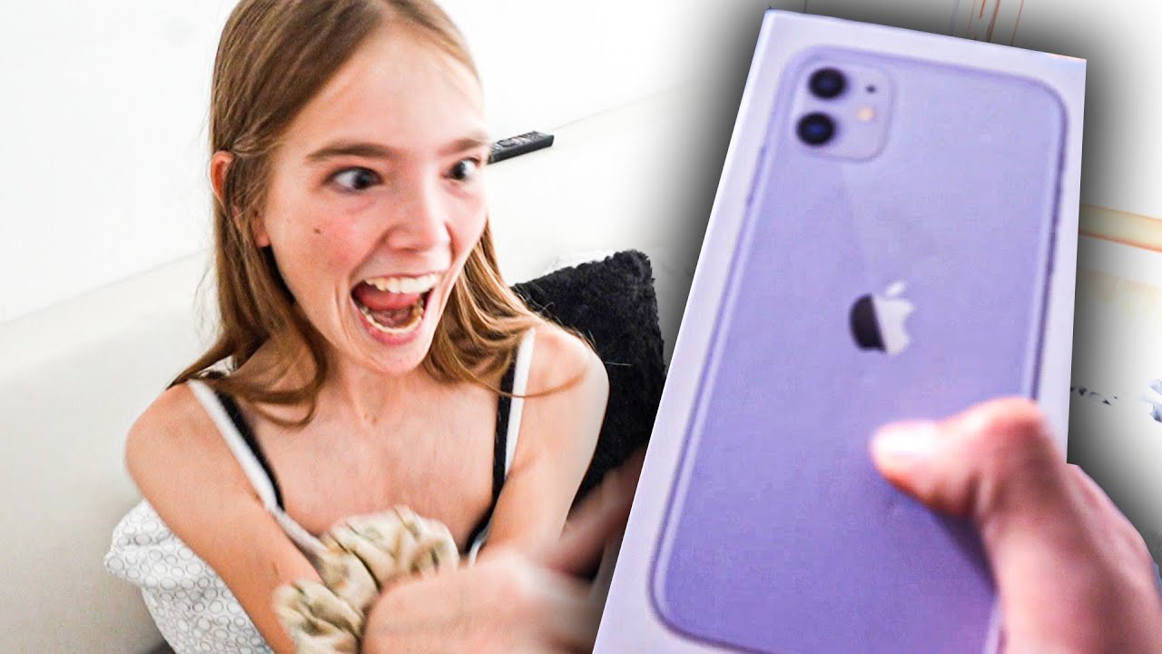 Ich SCHENKE meiner KLEINEN SCHWESTER ein neues IPHONE! (sie rastet aus😂)