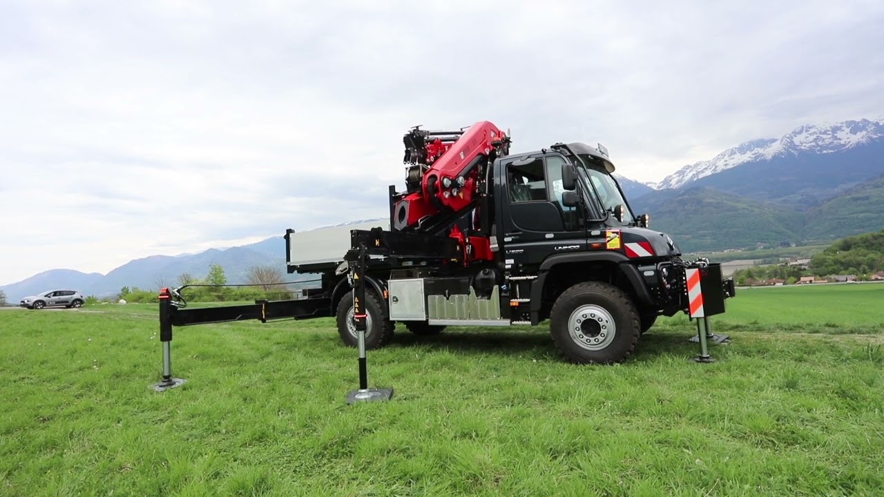 UNIMOG U 530 EQUIPEE D'UNE GRUE EFFER 315-6S