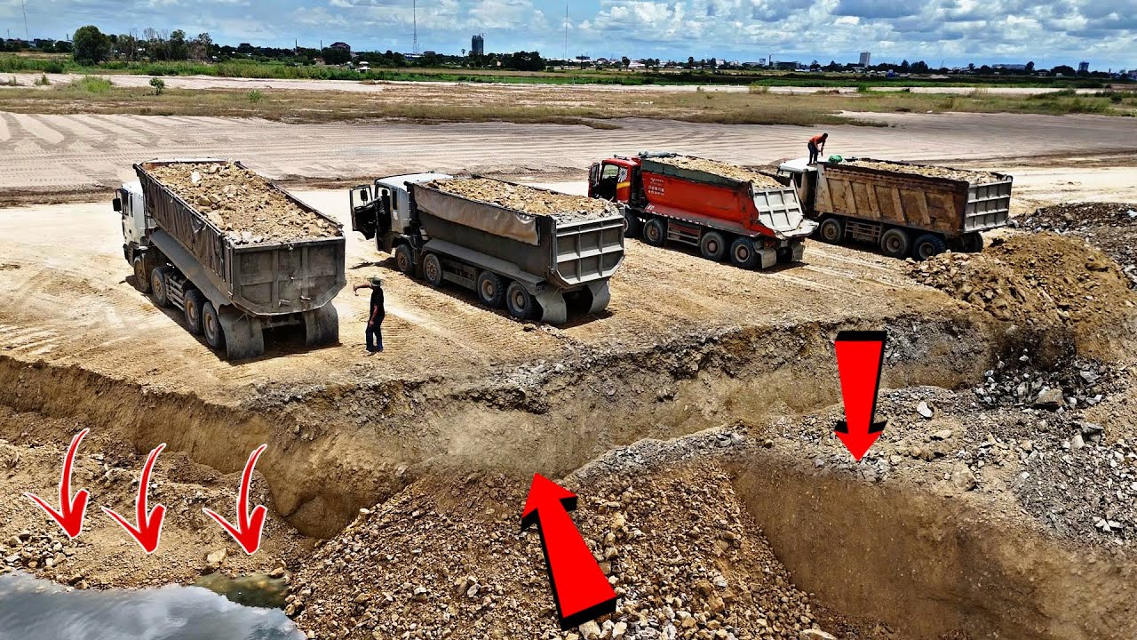 Risk Activities Heavy Dump Truck Back Dumping Stone Soil Repairing Landslide- Deep Water Landfilling
