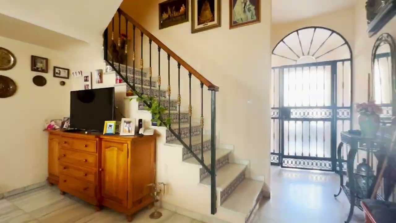 CASA DOS PLANTAS (4 DORMITORIOS-2 BAÑOS-COCHERA-PATIO-TERRAZA)Dos Hermanas (Sevilla)